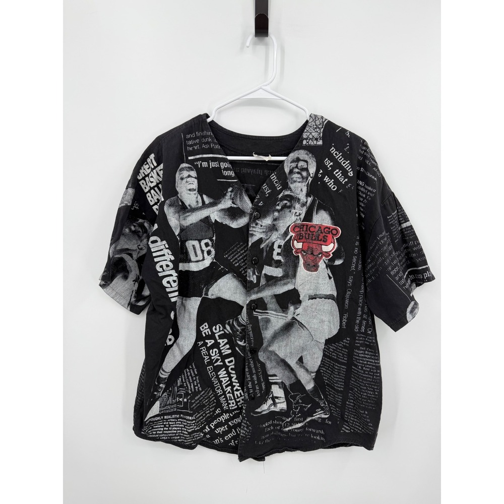 Vintage Chicago Bulls Button Up Shirt Mens XL Black Newspaper All Over Print USA